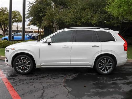 2017 Volvo XC90 T6 Momentum