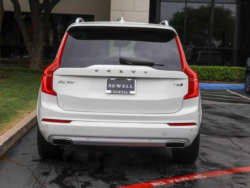 2017 Volvo XC90 T6 Momentum