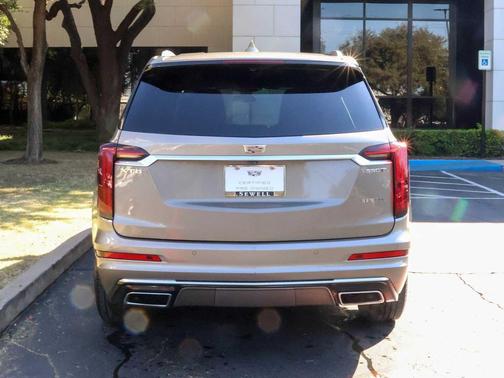 2023 Cadillac XT6 Luxury FWD