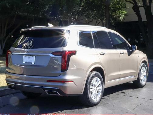 2023 Cadillac XT6 Luxury FWD