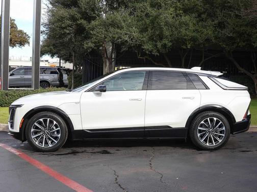 2024 Cadillac LYRIQ Sport