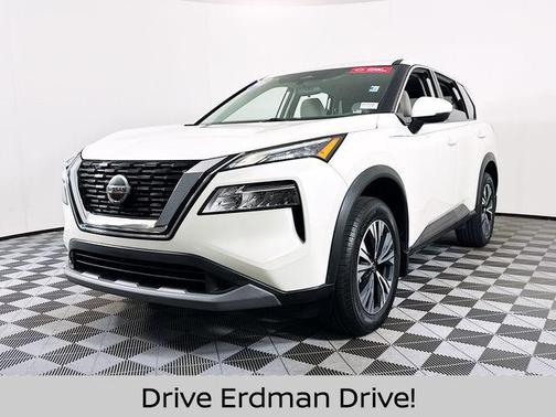 Pearl White Tricoat 2021 Nissan Rogue SV