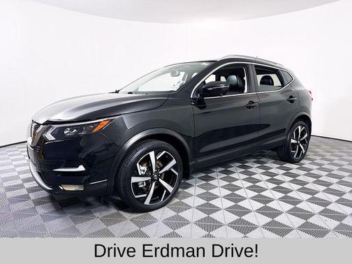 Magnetic Black Pearl 2022 Nissan Rogue Sport SL