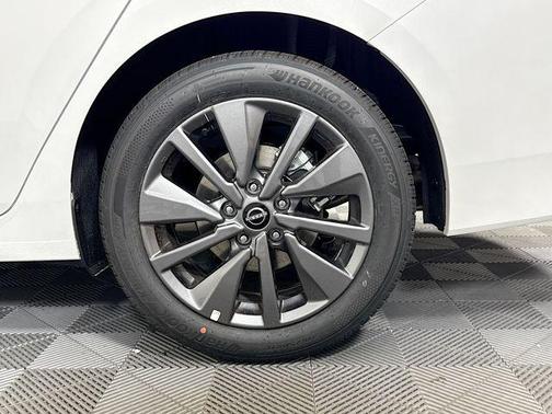 Aspen White Tricoat 2026 Nissan Sentra SL