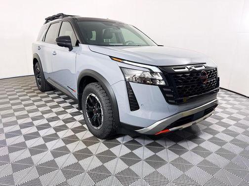 Boulder Gray Pearl/Super Black 2026 Nissan Pathfinder Rock Creek