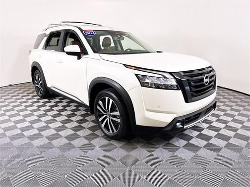 2023 Nissan Pathfinder Platinum