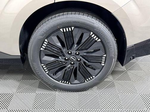 Champagne Silver Metallic 2026 Nissan Murano Platinum
