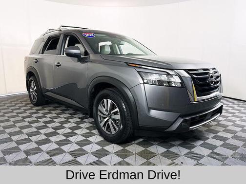 Gun Metallic 2022 Nissan Pathfinder SL 4WD
