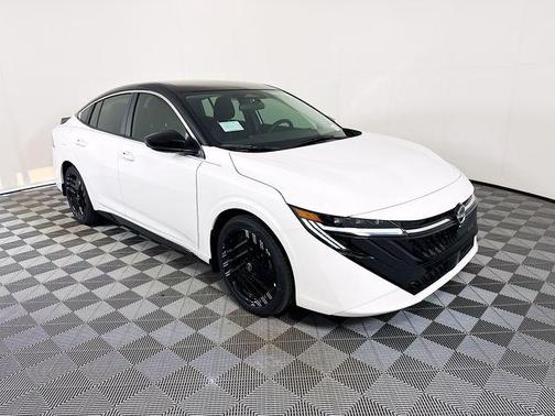 Aspen White Tricoat/Super Black 2026 Nissan Sentra SR