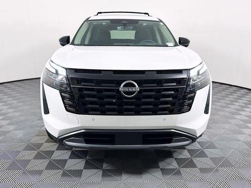 Everest White Pearl Tricoat 2026 Nissan Pathfinder Platinum