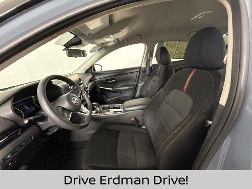 2t Gry Blk Roof 2025 Nissan Sentra SR