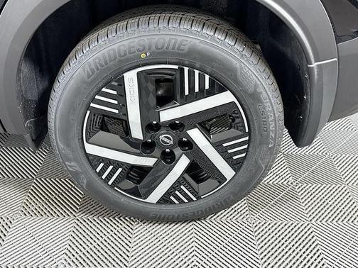 Super Black 2026 Nissan Kicks SV
