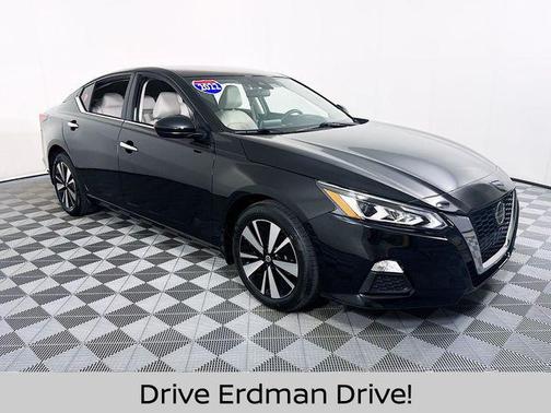 Super Black 2022 Nissan Altima 2.5 SV