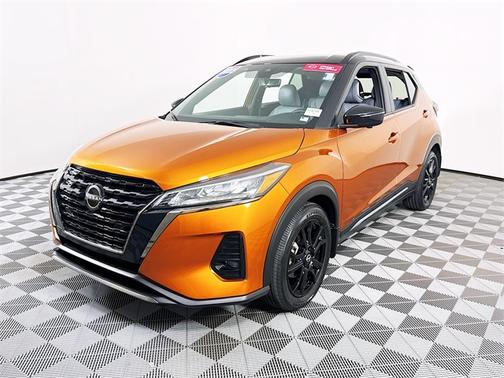 2022 Nissan Kicks SR