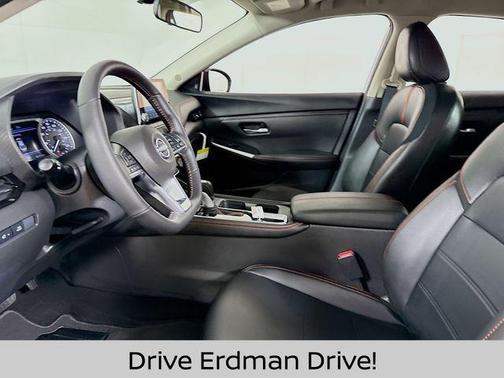 Aspen White Tricoat/Super Black 2025 Nissan Sentra SR