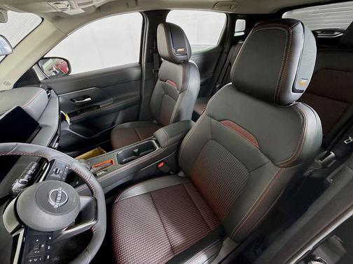 Super Black 2026 Nissan Kicks SR