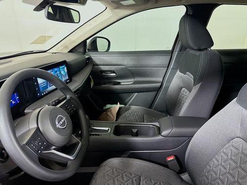 Super Black 2026 Nissan Kicks SV