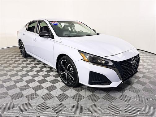 2025 Nissan Altima SR