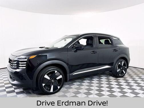 Super Black 2025 Nissan Kicks SR