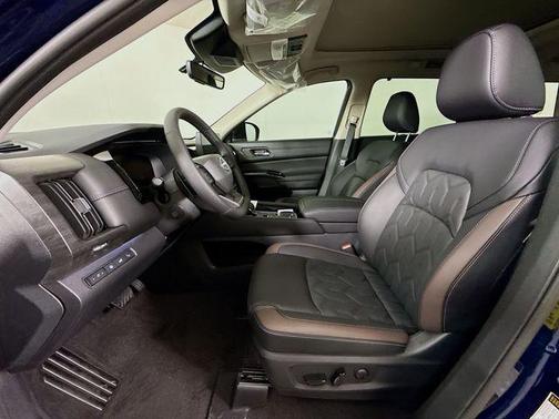 Deep Ocean Blue Pearl 2026 Nissan Pathfinder Platinum