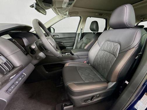 Deep Ocean Blue Pearl 2026 Nissan Pathfinder Platinum