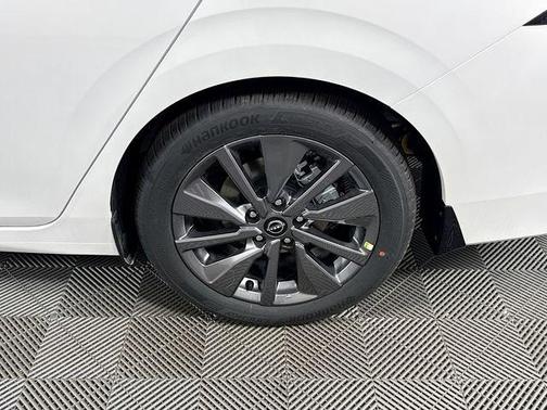 Aspen White Tricoat 2026 Nissan Sentra SL