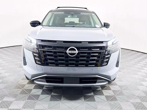 Boulder Gray Pearl/Super Black 2026 Nissan Pathfinder Platinum