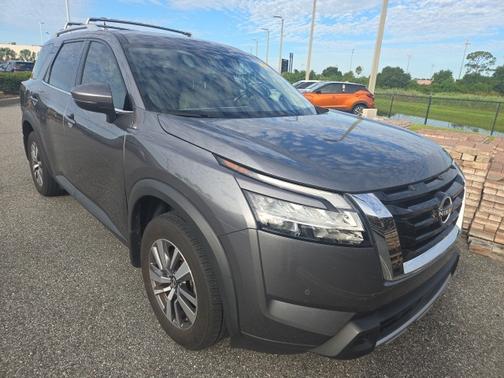 2023 Nissan Pathfinder SL
