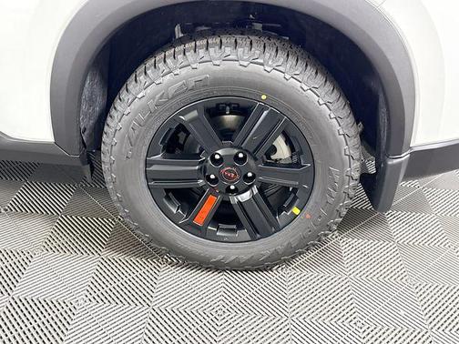 Everest White Pearl Tricoat 2026 Nissan Rogue Rock Creek