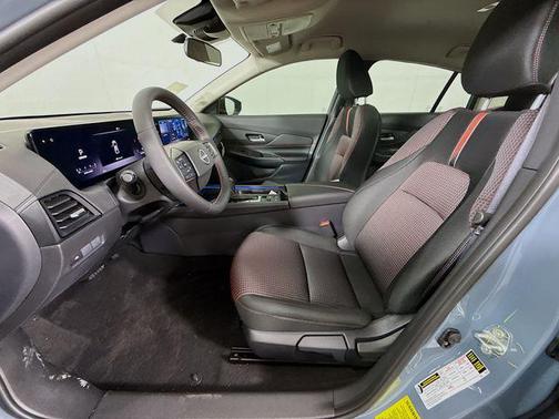 Atlantic Gray Metallic/Super Black 2026 Nissan Sentra SR