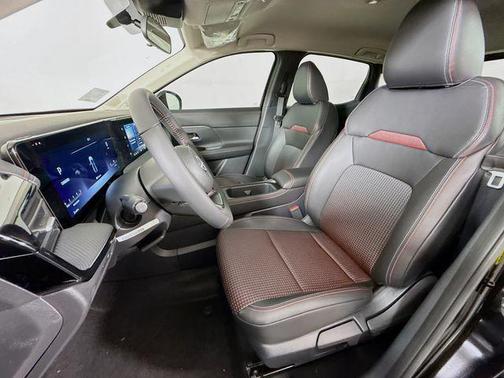 Super Black 2026 Nissan Kicks SR