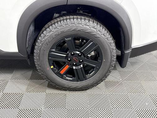 Everest White Pearl Tricoat 2026 Nissan Rogue Rock Creek