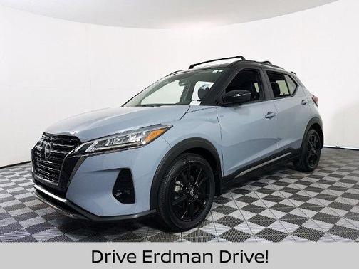 Boulder Gray Metallic 2024 Nissan Kicks SR