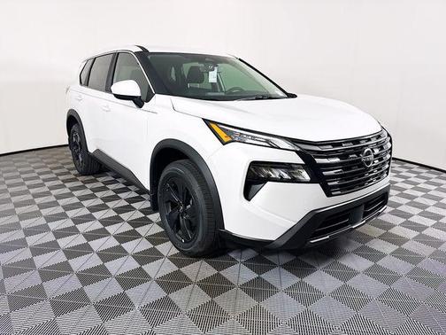 Everest White Pearl Tricoat 2026 Nissan Rogue SV