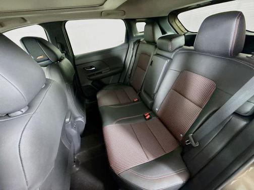 Canyon Bronze Metallic 2026 Nissan Kicks SR