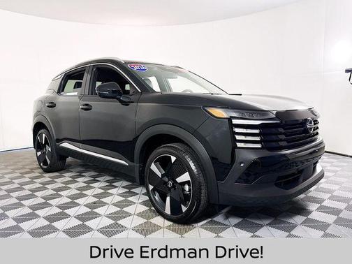 Super Black 2026 Nissan Kicks SR