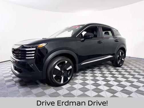 Super Black 2026 Nissan Kicks SR