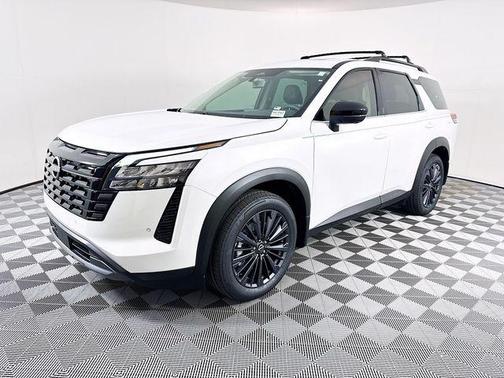 Everest White Pearl Tricoat 2026 Nissan Pathfinder SL