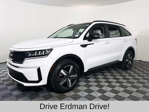 Glacial White Pearl 2023 Kia Sorento S