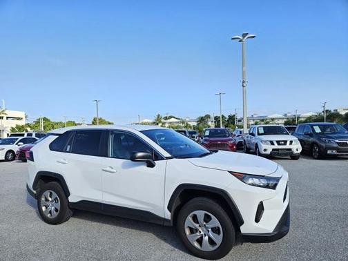2022 Toyota RAV4 LE