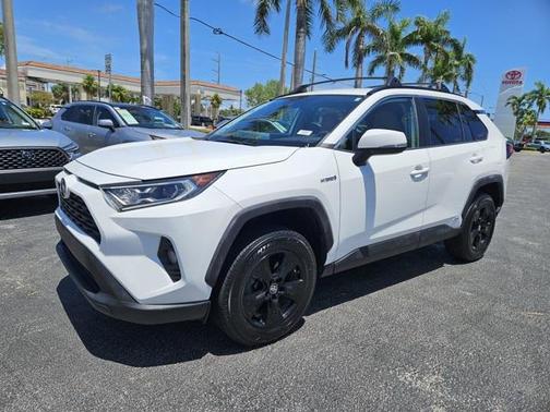2020 Toyota RAV4 Hybrid XLE