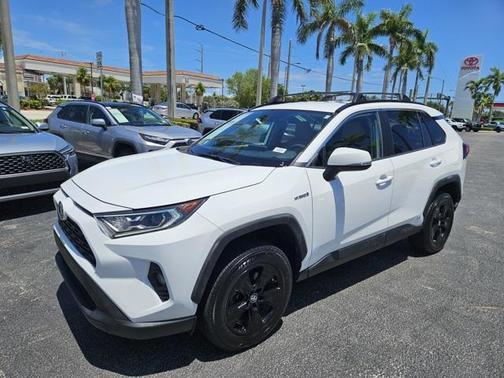 2020 Toyota RAV4 Hybrid XLE