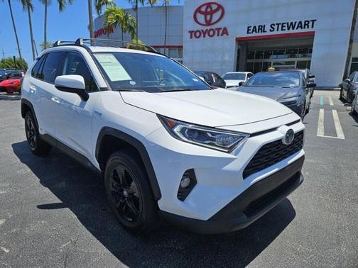 2020 Toyota RAV4 Hybrid XLE