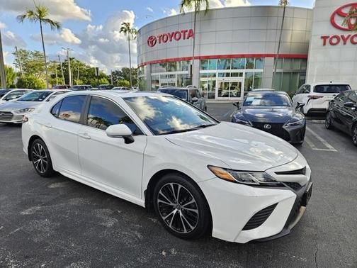 2020 Toyota Camry SE