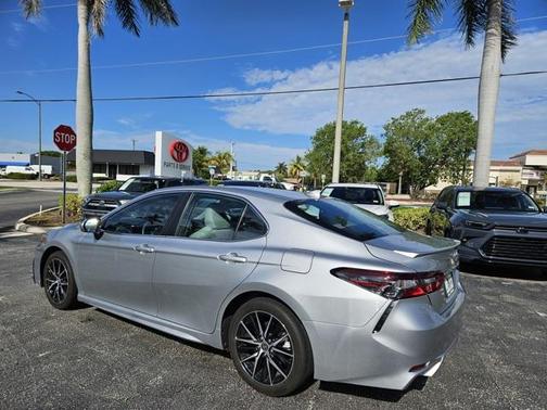 2024 Toyota Camry SE