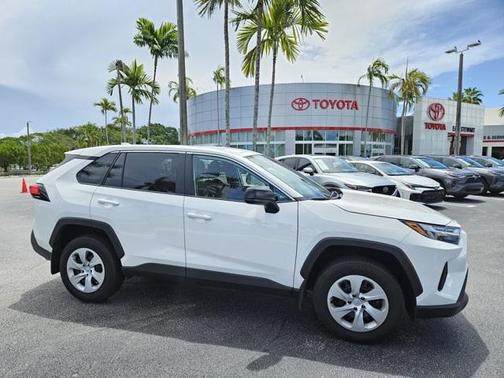 2025 Toyota RAV4 LE