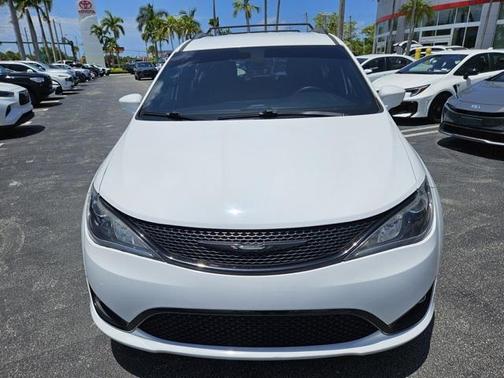 2020 Chrysler Pacifica Touring