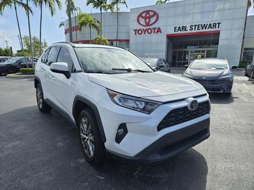 2020 Toyota RAV4 XLE Premium