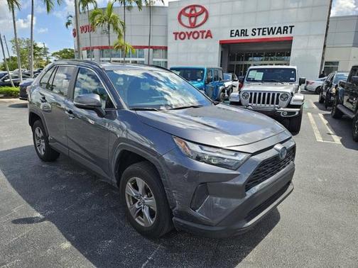 2022 Toyota RAV4 Hybrid XLE