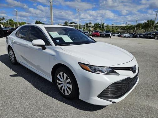 2019 Toyota Camry Hybrid LE